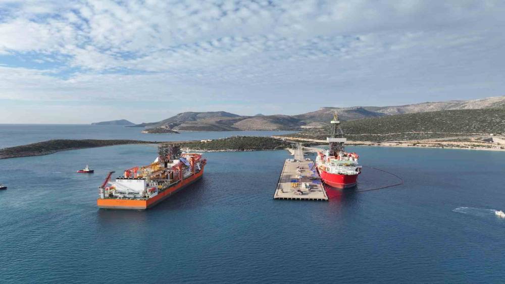 Türkiye’nin 6’ıncı sondaj gemisi Taşucu Limanı’na yanaştı
