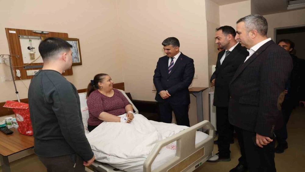 Şener, yeni yıl gecesinde kamu &ccedil;alışanlarıyla buluştu
