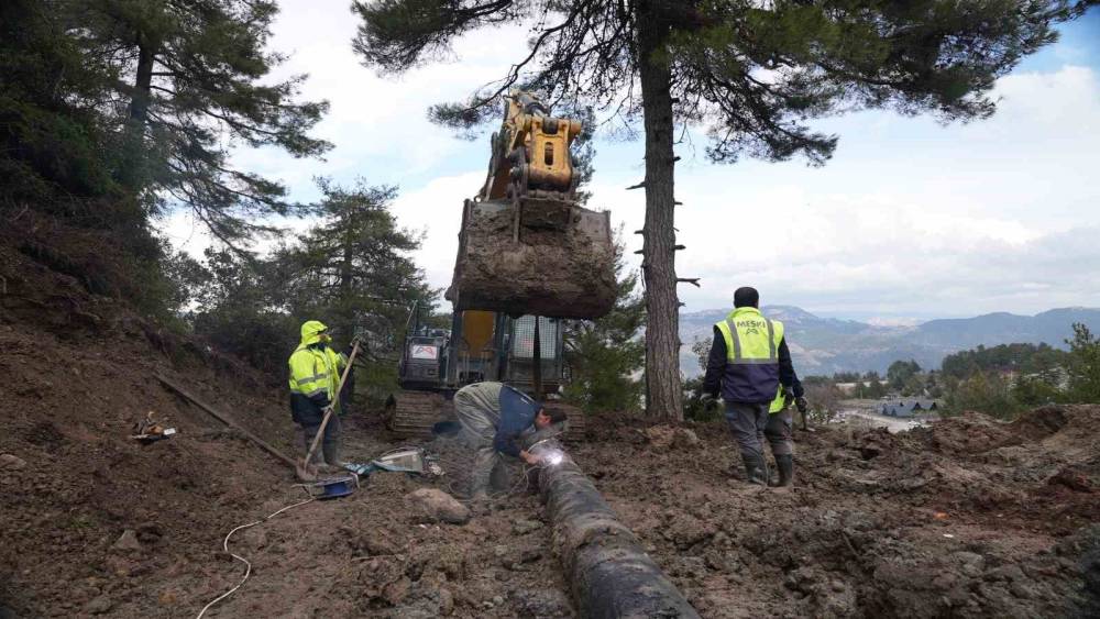 Mersin&rsquo;de heyelan b&ouml;lgesinde hasar g&ouml;ren i&ccedil;me suyu hattı onarıldı
