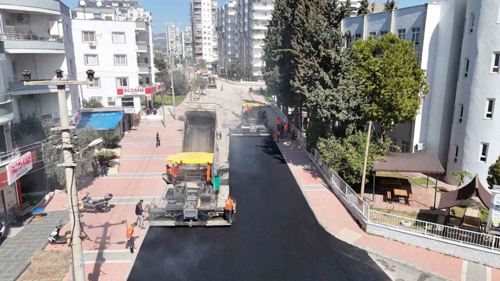 Mersin’de yol yenileme çalışmaları sürüyor