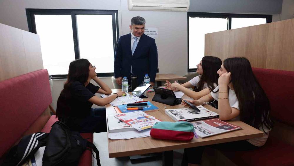 Akdeniz&rsquo;de ikinci &rsquo;Bilgi Limanı K&uuml;t&uuml;phanesi&rsquo; hizmete girdi

