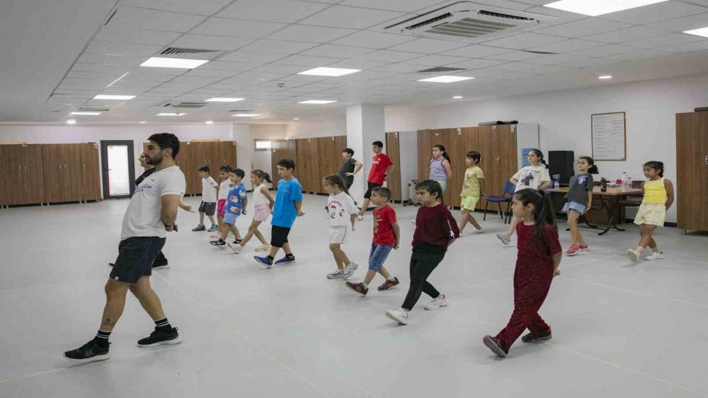 Mersin&rsquo;de &ccedil;ocuklara &uuml;cretsiz halk oyunları kursu
