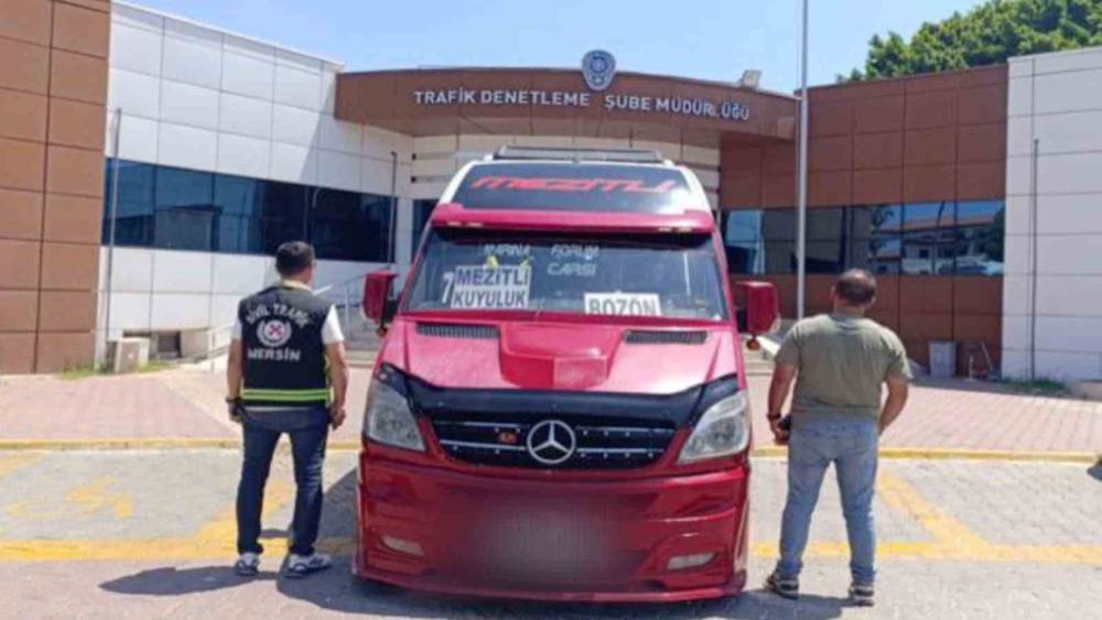 Mersin&rsquo;de ters şeritte ilerleyen s&uuml;r&uuml;c&uuml;n&uuml;n ehliyetine el konuldu
