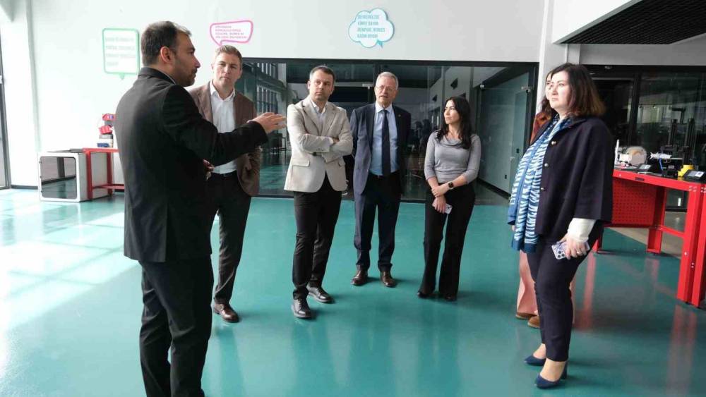 Tekli: "Eğitim, sanayimizin s&uuml;rd&uuml;r&uuml;lebilirliğinin temelidir"
