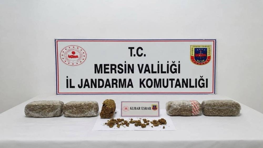 Mersin&rsquo;de 6 kilo 300 gram kubar esrar ele ge&ccedil;irildi: 2 tutuklama
