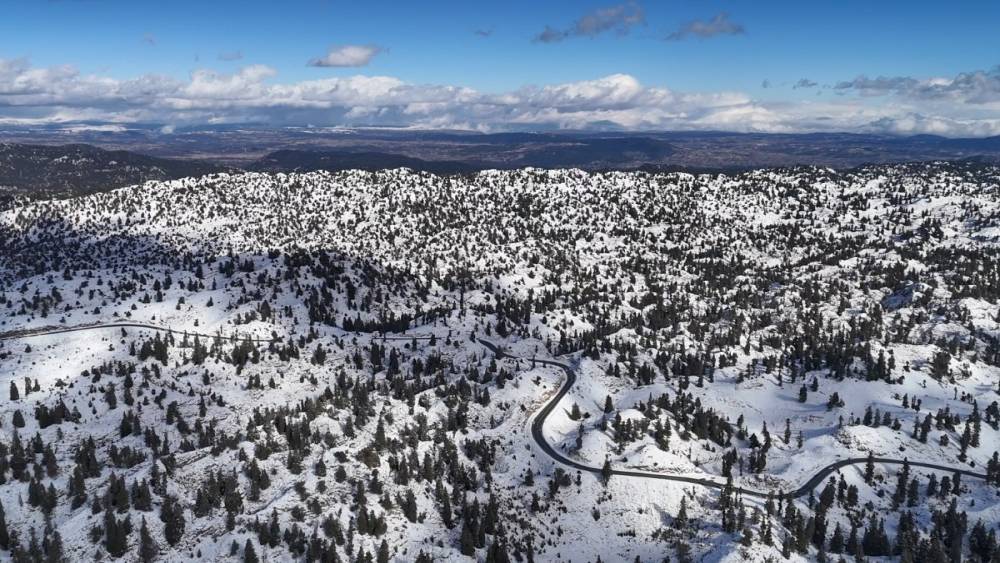Mersin&rsquo;de karla kaplanan ormanlık alandan kartpotallık g&ouml;r&uuml;nt&uuml;ler
