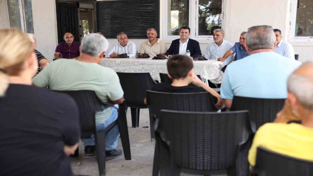 Akdeniz&rsquo;de hizmet mesaisi sahada: Beşikci mahalle sakinleriyle buluştu
