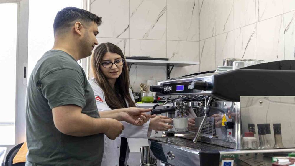 Mersin B&uuml;y&uuml;kşehir Belediyesinden &uuml;cretsiz barista eğitimi yoğun ilgi g&ouml;r&uuml;yor
