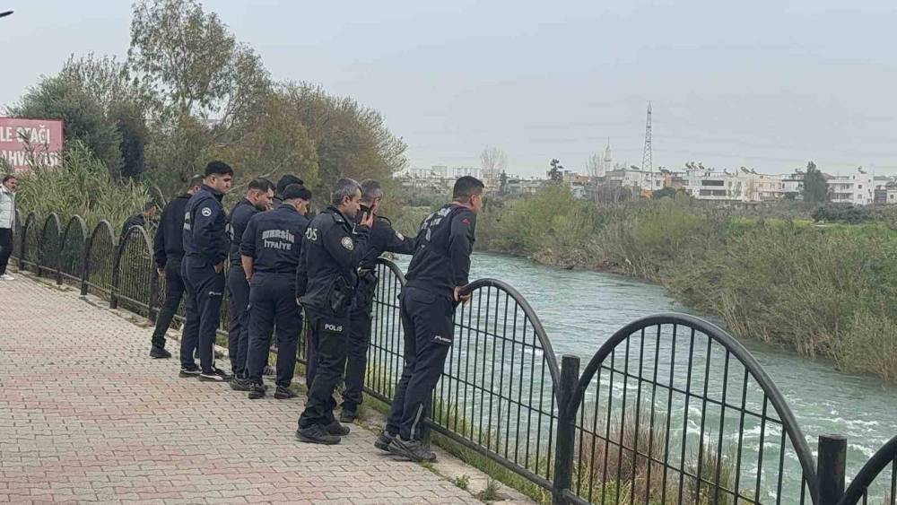 Tarsus&rsquo;ta suya atlayan &ccedil;ocuk kayboldu: Arama &ccedil;alışması devam ediyor
