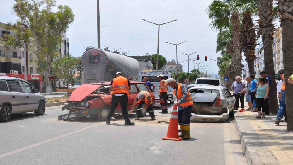 Mersin&rsquo;de zincirleme trafik kazası: 1 yaralı
