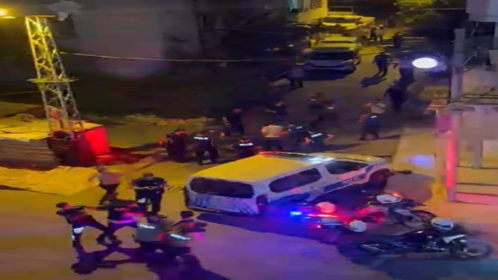 Mersin&rsquo;de aile i&ccedil;i silahlı kavgada; balkondaki komşu vurularak &ouml;ld&uuml;
