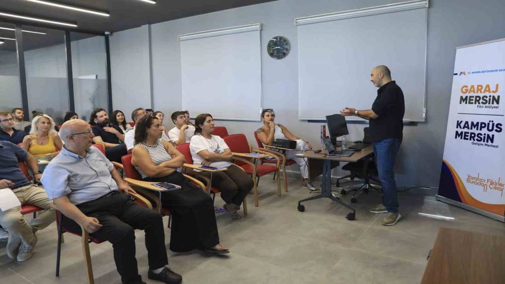 Mersin&rsquo;de gen&ccedil;ler dijital kariyer i&ccedil;in LinkedIn eğitimi aldı
