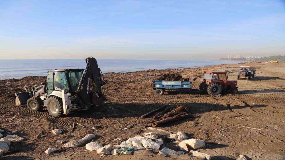 Akdeniz Belediyesinden sel sonrası yoğun &ccedil;alışma
