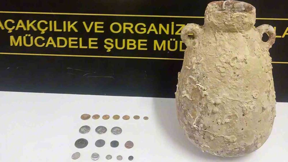 Mersin&rsquo;de yurt dışına ka&ccedil;ırılmak istenilen binlerce tarihi eser ele ge&ccedil;irildi
