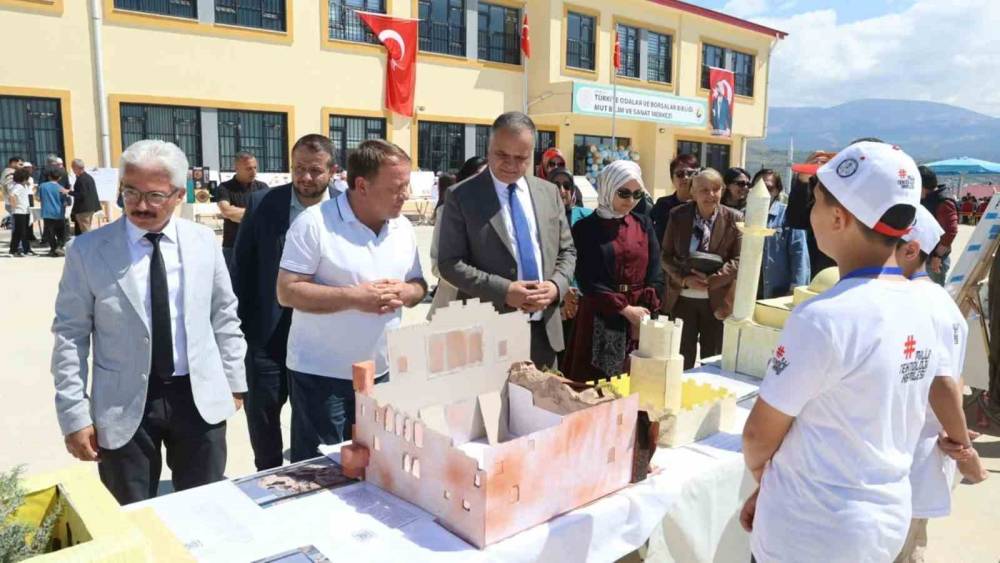 Gen&ccedil; k&acirc;şifler Mut&rsquo;ta sahne aldı: 19 proje ilgi g&ouml;rd&uuml;
