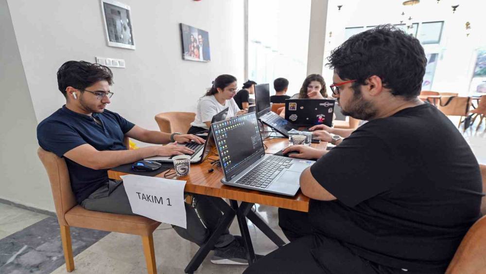 Mersin’de genç beyinler uzay ve teknoloji için yarıştı
