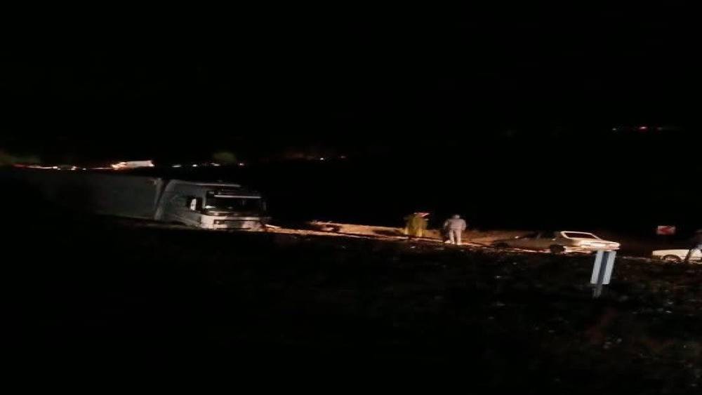 Mersin-Antalya arasında selle gelen mucurlar yolu kapattı
