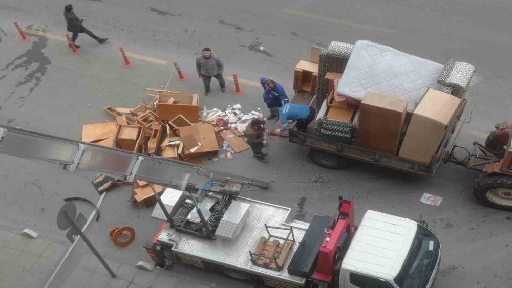 Mersin&rsquo;de halk sağlığını tehdit eden &ccedil;&ouml;p ev temizlendi
