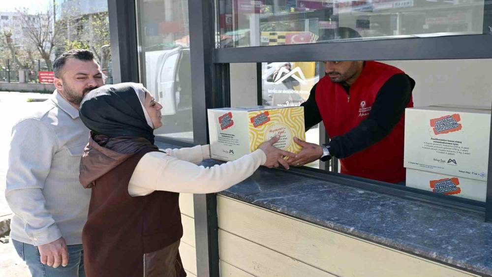 Mersin B&uuml;y&uuml;kşehir Belediyesinden fenilketon&uuml;ri hastalarına gıda desteği
