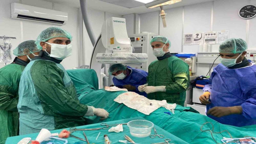 Tarsus Devlet Hastanesi&rsquo;nde şoklama &ouml;zellikli kalp pili takıldı
