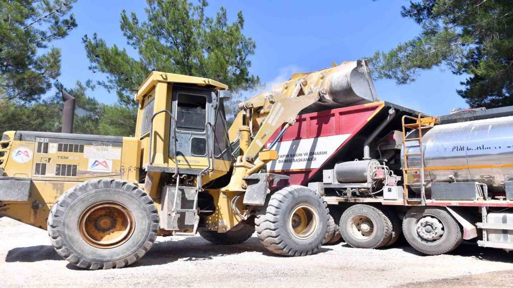 Silifke&rsquo;de kırsal ulaşımı rahatlatan yol &ccedil;alışması tamamlandı
