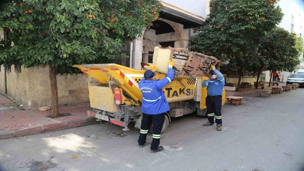 Akdeniz&rsquo;de &ccedil;&ouml;p taksilerle ani biriken atıklara hızlı &ccedil;&ouml;z&uuml;m

