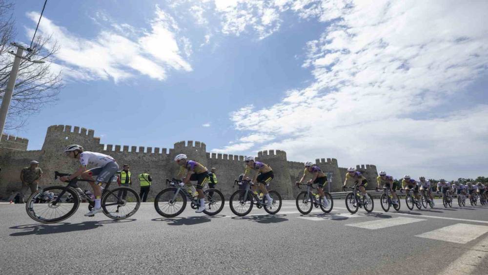 Tour Of Mersin&rsquo;in ilk etabı Anamur&rsquo;dan başladı, sporcular 118 kilometre pedalladı
