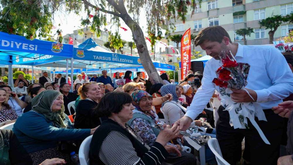 Tarsus&rsquo;ta Anneler G&uuml;n&uuml; coşkusu: Anneler ve &ccedil;ocuklar aynı sahnedeydi
