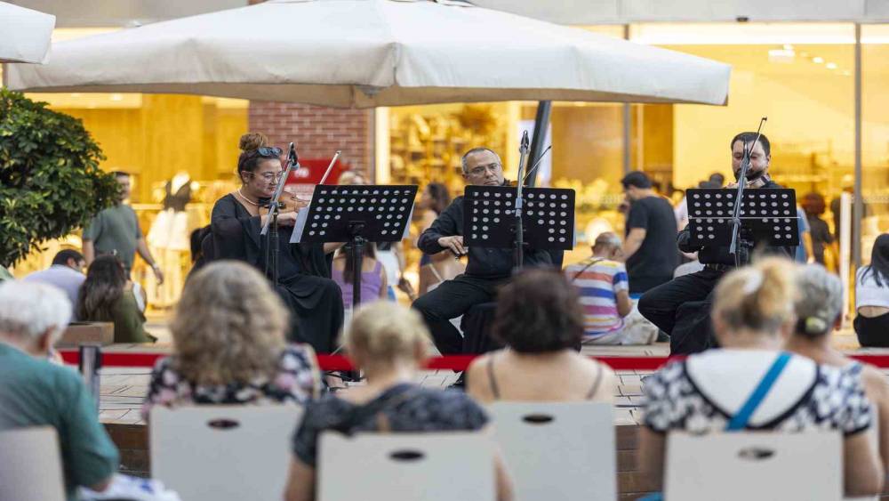 Mersin&rsquo;de klasik m&uuml;zik kentin d&ouml;rt bir yanına yayıldı
