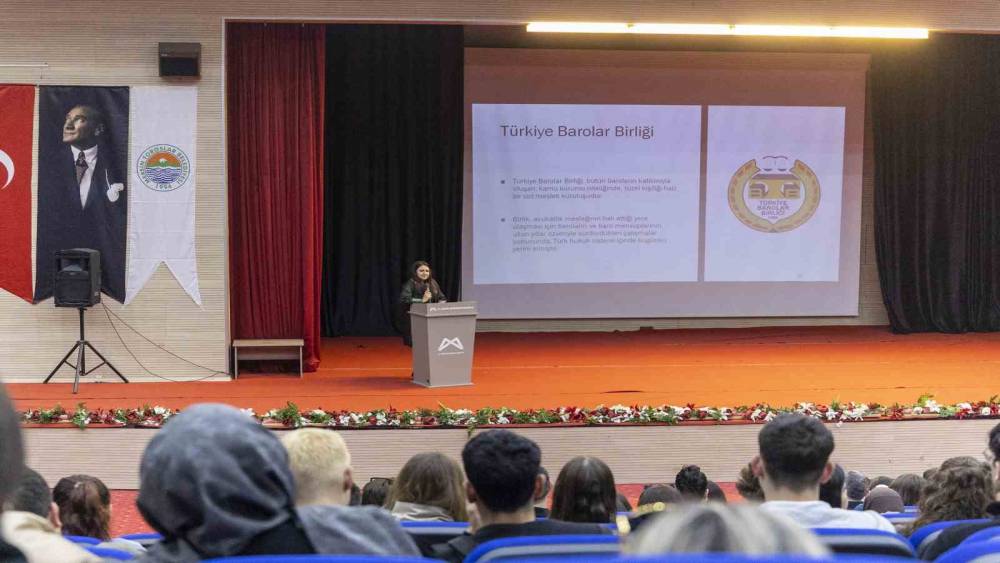 Mersin&rsquo;de &uuml;niversite adaylarına meslek tanıtım semineri
