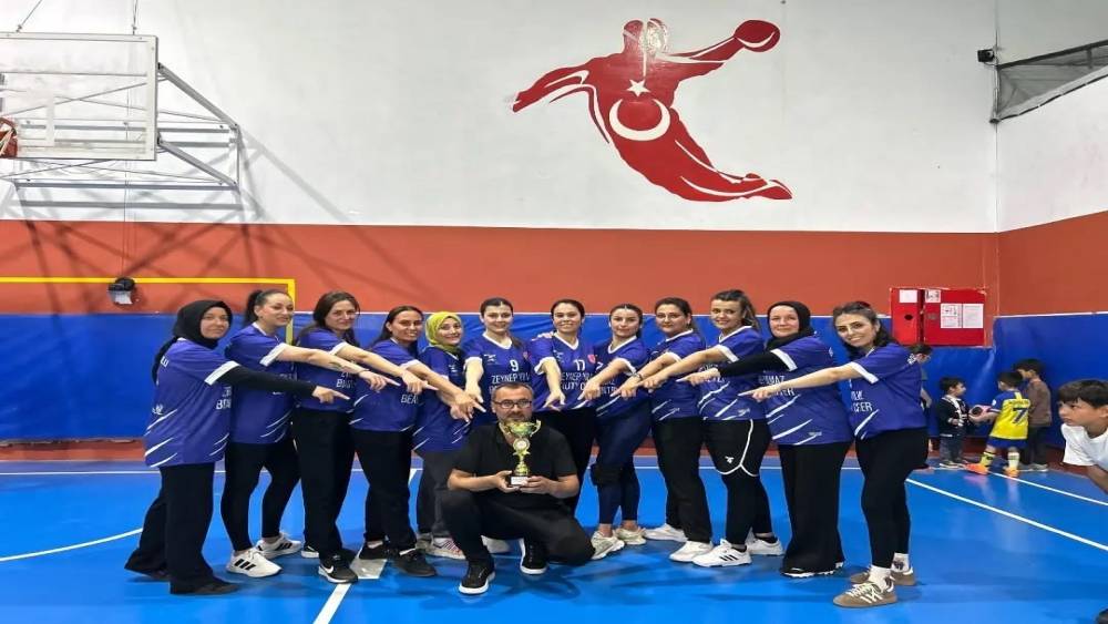 Bozyazı&rsquo;da "Evimin Sultanları Anneler G&uuml;n&uuml; Voleybol Turnuvası" tamamlandı
