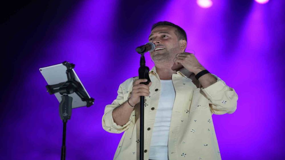 Mersin K&uuml;lt&uuml;r Yolu Festivali&rsquo;nde Oğuzhan Ko&ccedil; r&uuml;zgarı esti
