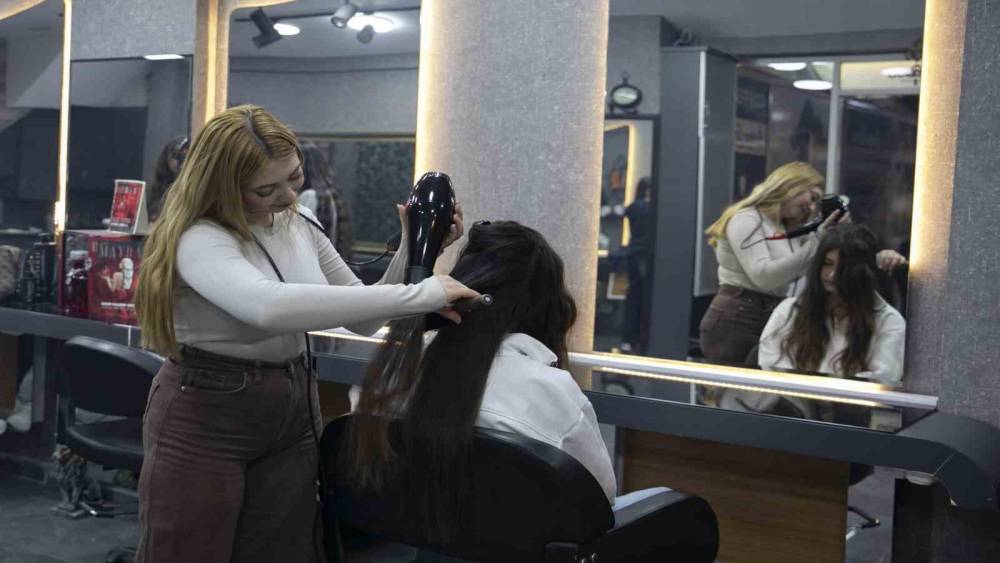 Mersin’de MERCEK ile kadınlar mesleğe adım atıyor
