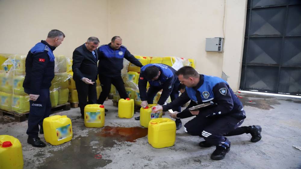 Yurt dışına yağ diye su göndereceklerdi

