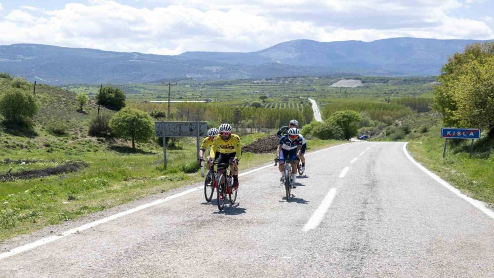 Mersin&rsquo;de 120 sporcu 126 kilometrelik etapta yarıştı
