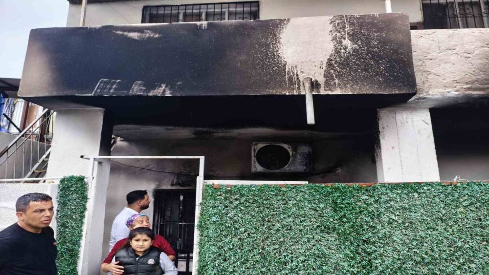 Klima patladı, evde yangın &ccedil;ıktı
