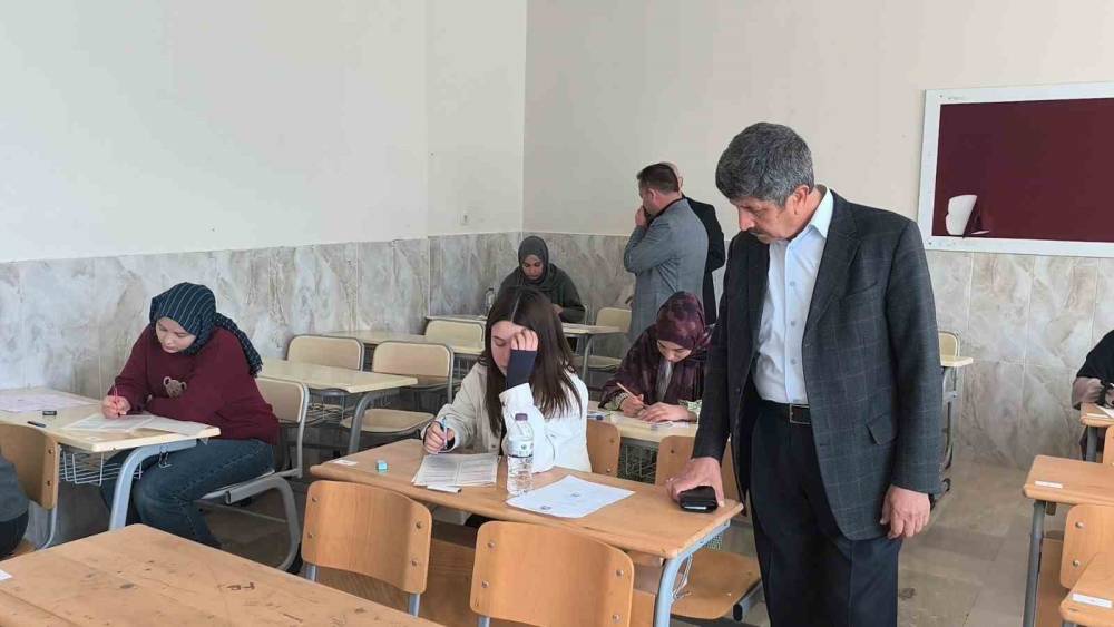 Mersin&rsquo;de gen&ccedil;ler umre &ouml;d&uuml;ll&uuml; bilgi yarışmasında buluştu
