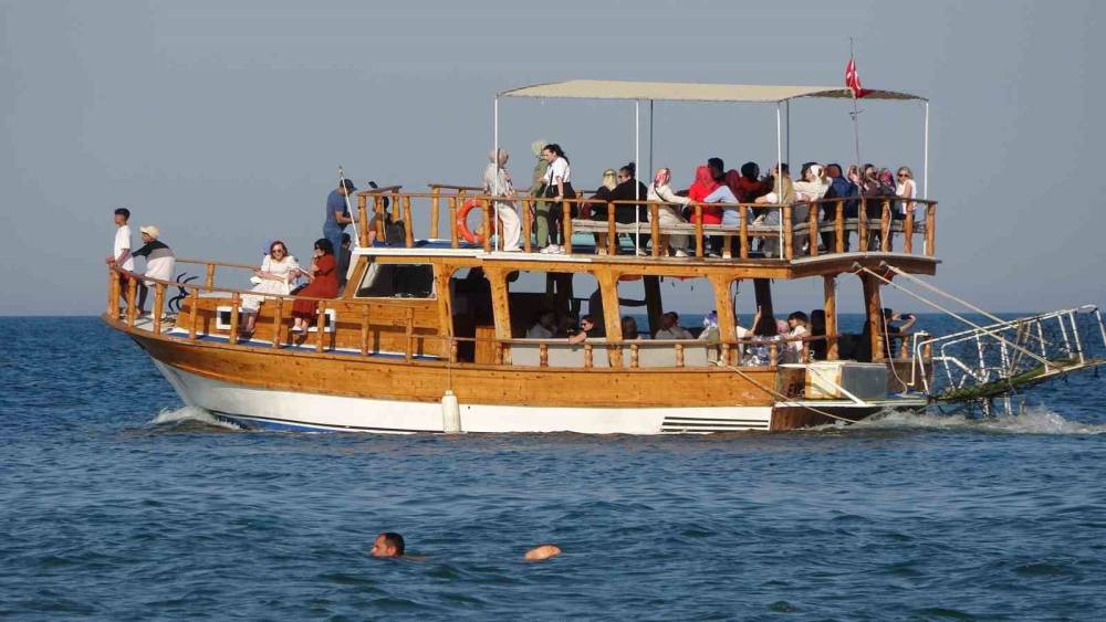 Güneşi gören denize girdi: Havalar ısındı, turizm sezonu başlıyor