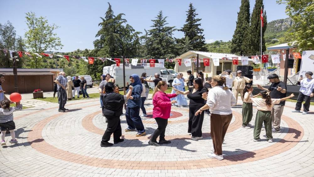 Mersin&rsquo;de &ccedil;&ouml;lyaklı bireyler farkındalık etkinliğinde buluştu

