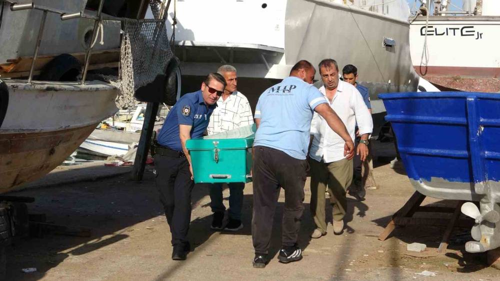 Mersin&rsquo;de balık&ccedil;ı barınağında erkek cesedi bulundu
