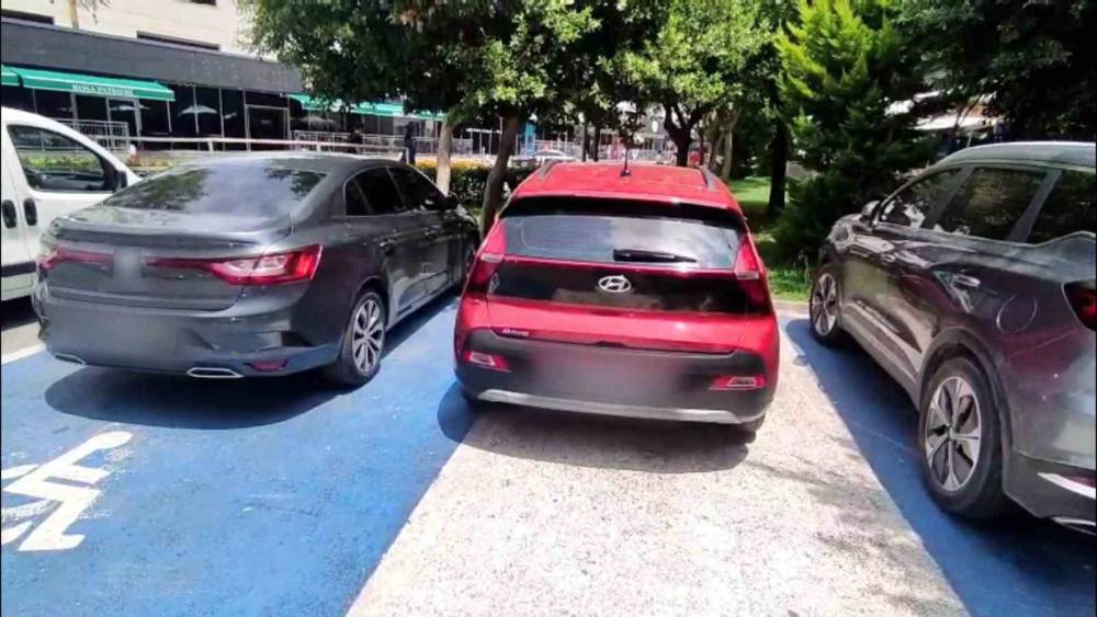 Mersin&rsquo;de engelli rampası ve kaldırımı işgal eden 184 araca ceza
