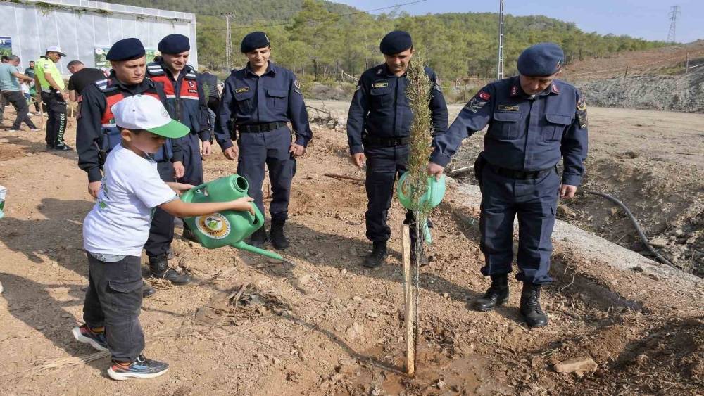 Milli Ağaçlandırma Gününde Bozyazı’da fidanlar toprakla buluştu
