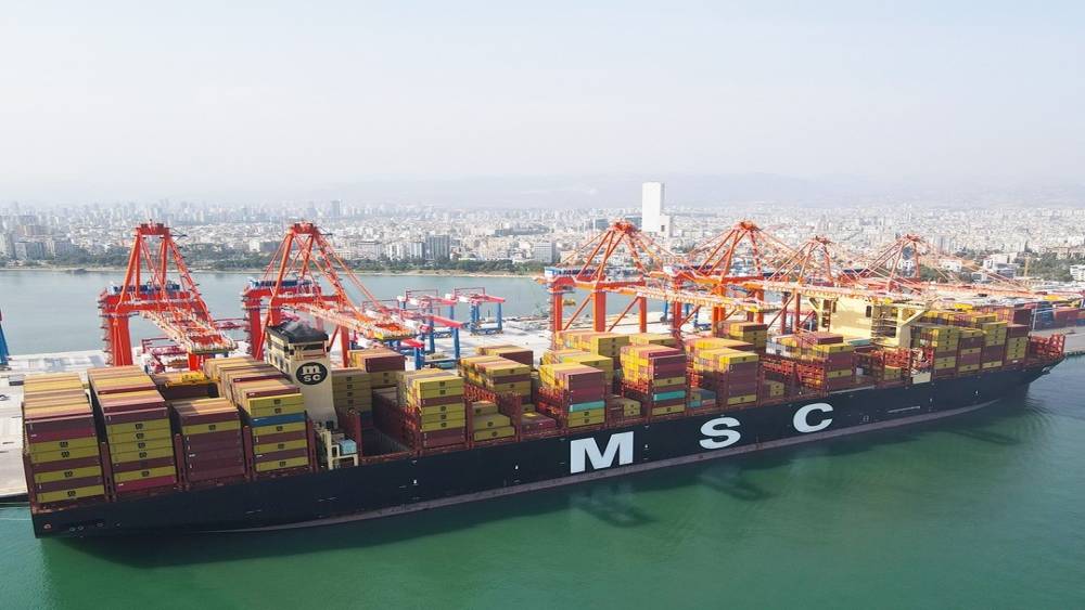 Dünyanın en büyük konteyner gemisi Mersin Limanı’na geldi
