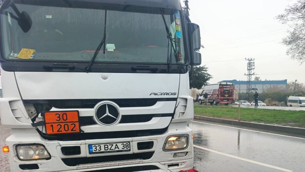 Tırın &ccedil;arptığı yaya hayatını kaybetti
