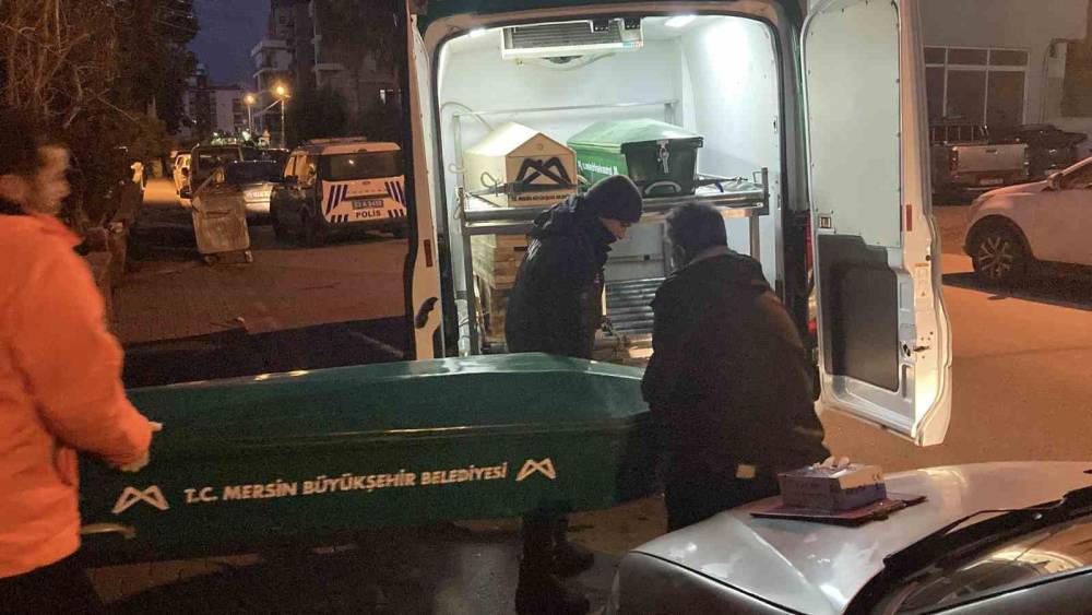 Polis kavga ihbarına gitti, banyoda cesetle karşılaştı: 3 g&ouml;zaltı
