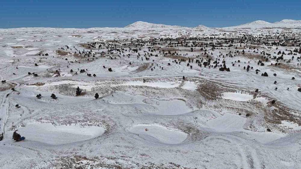 Toroslar &lsquo;da obruklar karla doldu
