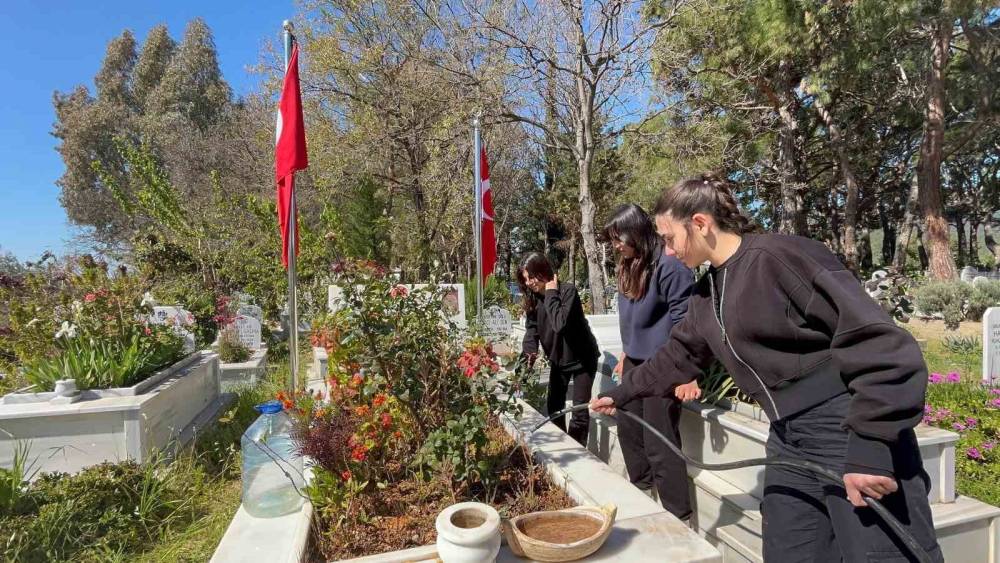 Bozyazı&rsquo;da &ouml;ğrencilerden şehitlere ziyaret
