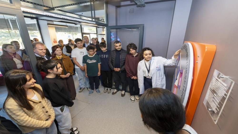 Başkan Se&ccedil;er: "Aratos Matematik Evi, &ouml;ğrencilerimiz i&ccedil;in son derece g&uuml;zel bir bilim at&ouml;lyesi"
