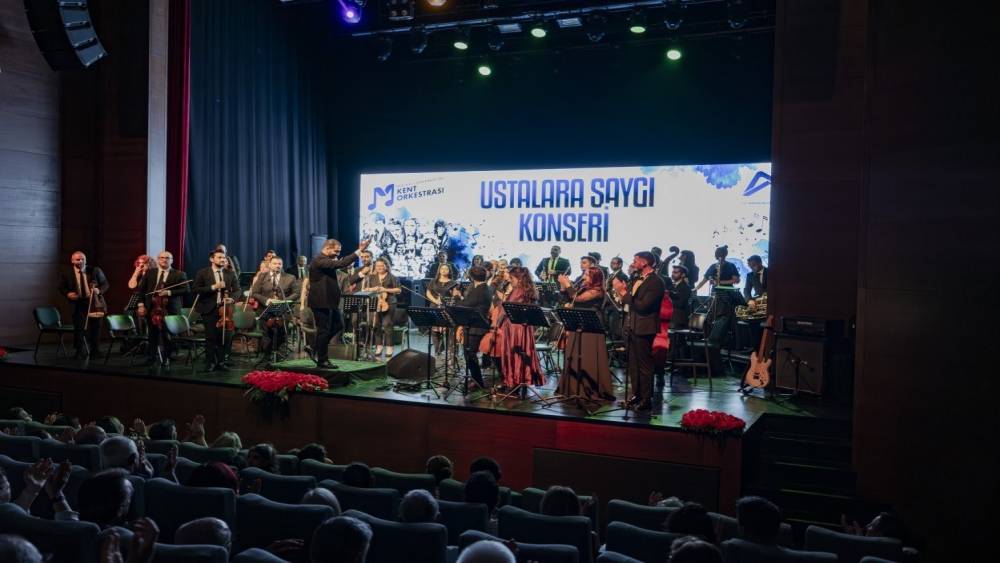 Mersin Kent Orkestrası&rsquo;ndan nostalji dolu konser
