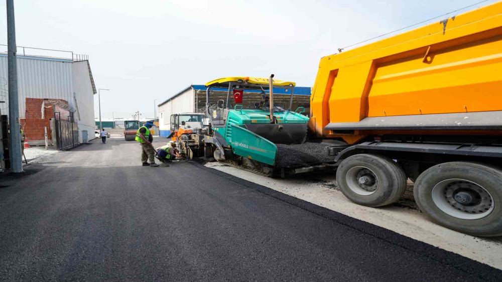 Tarsus&rsquo;ta 23 sokakta sıcak asfalt &ccedil;alışması
